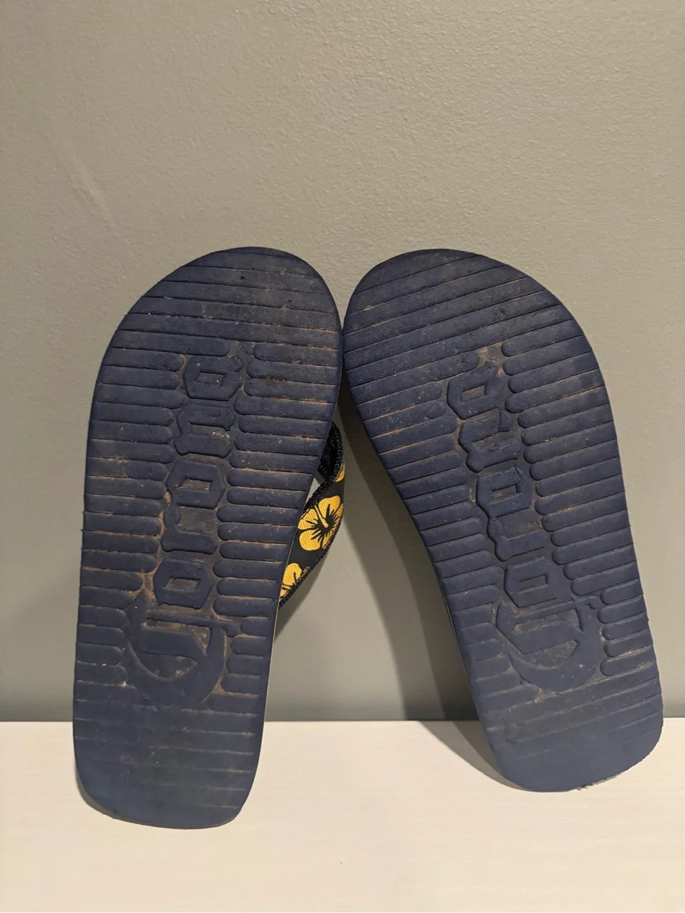 Corona Black and Yellow Hibiscus Flip Flops see photos for measurement